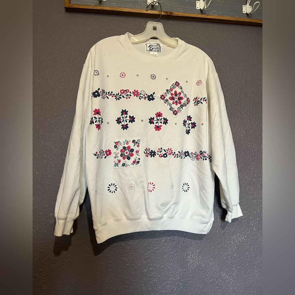 Vintage crewneck grandma floral patchwork sweatshirt.‎ Size large